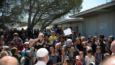 Auf der griechischen Insel Lesbos besuchte Papst Franziskus ein Aufnahmelager für Flüchtlinge.