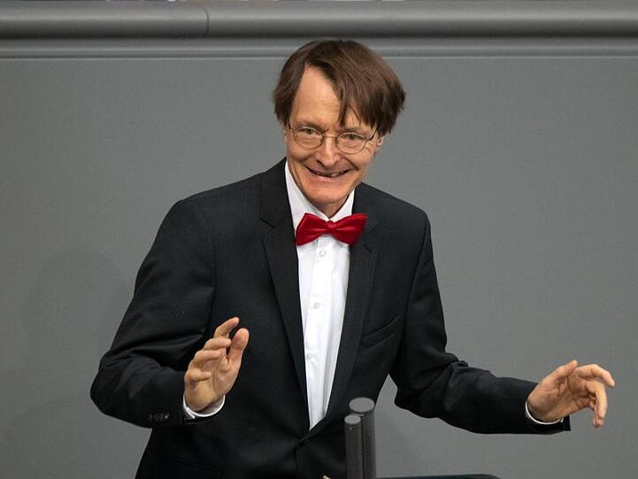 SPD-Fraktionsvize und Gesundheitsexperte Karl Lauterbach spricht im Bundestag.