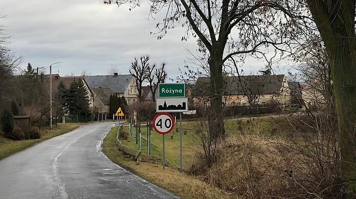 Das polnische Dorf Rozyna war bis 1945 das schlesische Dorf Rosenthal. Hier lebten die Vorfahren von Christiane Hoffmann seit Jahrhunderten.
