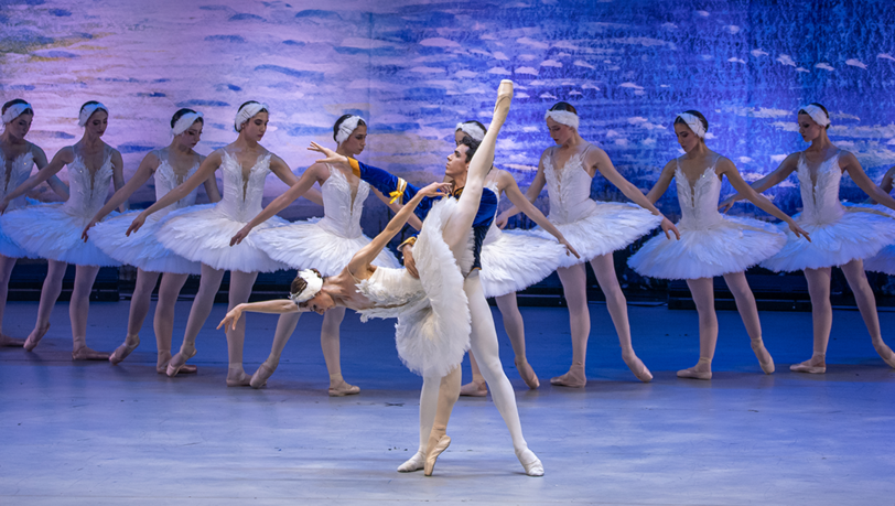 Das Grand Classic Ballet begeistert mit Tschaikowskis ''Schwanensee'' auf der Bühne des Münchner Showpalasts. Das Grand Classic Ballet begeistert mit Tschaikowskis ''Schwanensee'' auf der Bühne des Münchner Showpalasts.