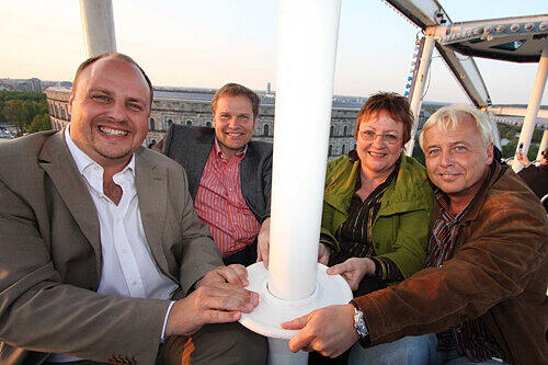 Schwindelfreie Koalition: SPD-Chef Christian Vogel, CSU-MdL Hermann Imhof, Brigitte Wellhöfer (Grüne), SPD-MdL Stephan Schuster (v.l.).