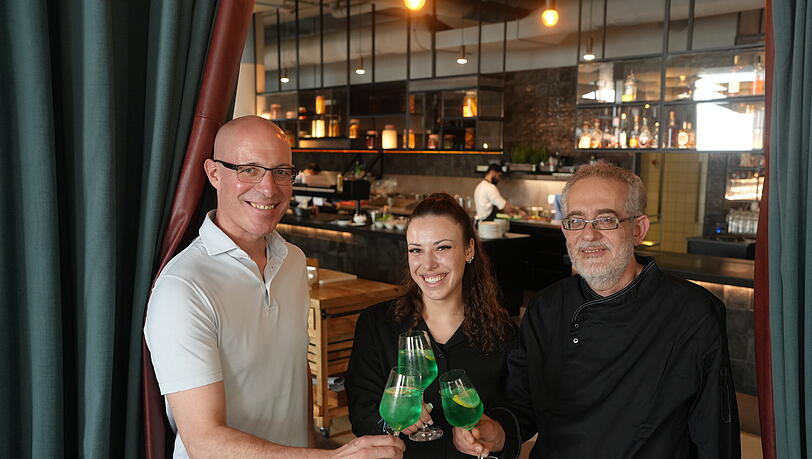 Laden im September zur Ess-Klasse ins Mona (v. l.): Inhaber Florian August, Serviceleiterin Annalisa Marcu und Küchendirektor Maurizio Asconti. Laden im September zur Ess-Klasse ins Mona (v. l.): Inhaber Florian August, Serviceleiterin Annalisa Marcu und Küchendirektor Maurizio Asconti.