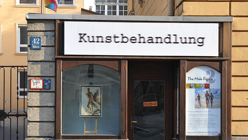 Absichtlich unscharfer Schriftzug: die „Kunstbehandlung“ in der Müllerstraße 40. Absichtlich unscharfer Schriftzug: die „Kunstbehandlung“ in der Müllerstraße 40.