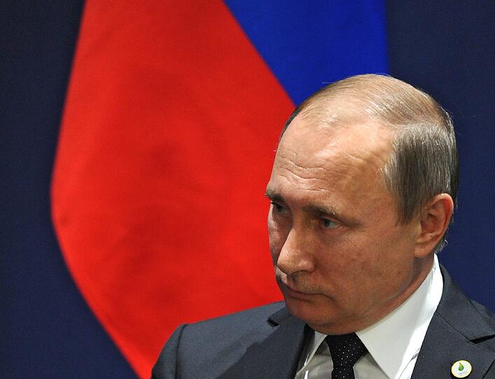 Nach seinem nicht angekündigten Besuch auf der Krim reiste Putin noch in der Nacht zurück nach Moskau.