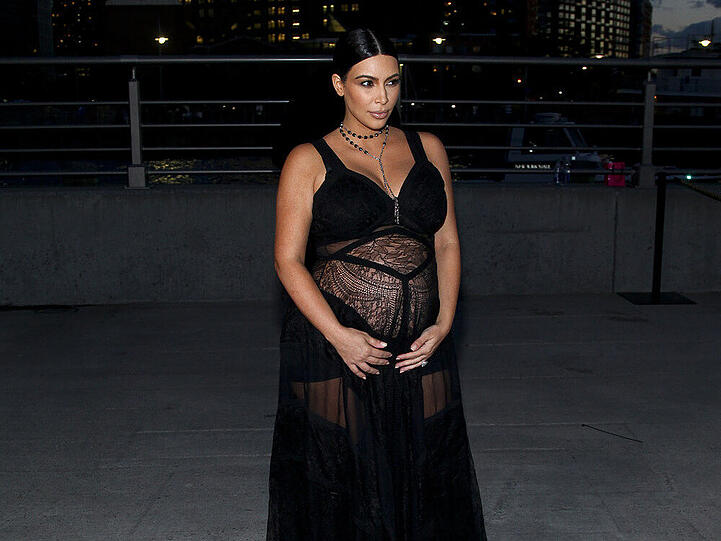 Gewagte Schwangerschaftsrobe: Kim Kardashian bei Givenchy