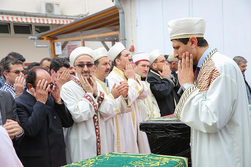 In der Trauer vereint: Die türkisch-islamische Gemeinde hat der Opfer des OEZ-Amokläufers gedacht - die Bilder.