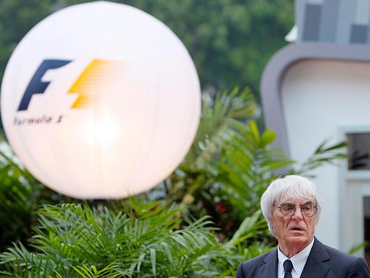Bernie Ecclestone erwirbt in den 1970er Jahren die TV- und Vermarktungsrechte an der Formel 1.