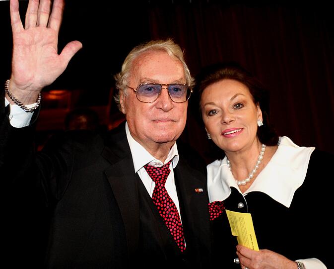 20. Februar 2011: Der Vater von Erfolgsserien wie "Der Alte", "Der Kommissar" und des Kultkrimis "Derrick", Fernsehproduzent Helmut Ringelmann, stirbt im Alter von 84 Jahren in seinem Haus in Grünwald. Im Bild ist er mit seiner Frau Evelyn Opela zu sehen. Bereits seit den 1960er Jahren hatte er beim Fernsehen gearbeitet.