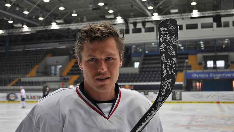 EHC-Star Felix Petermann mit seinem Erroll-Flynn-Bärtchen. EHC-Star Felix Petermann mit seinem Erroll-Flynn-Bärtchen.