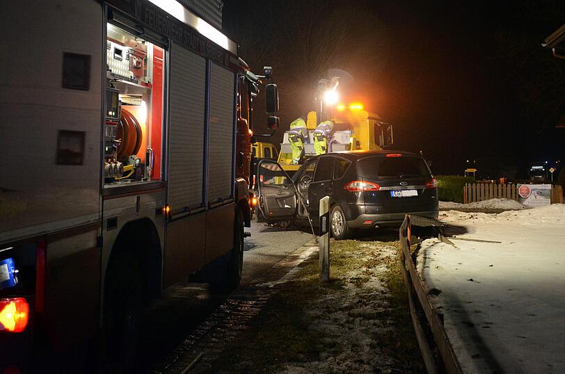 Die Autos fuhren in einer leichten Kurve direkt ineinander.