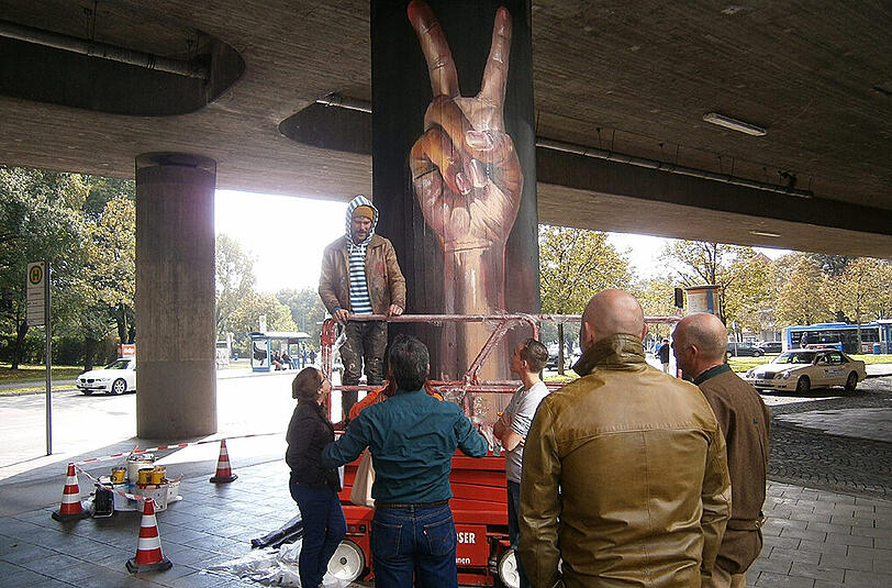 Graffiti-Künstler Case alias Andreas von Chrzanowski gestaltete diese Säule.