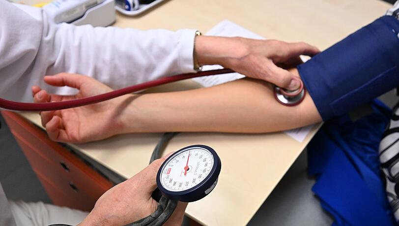 Fast die H&auml;lfte der Gesundheitsausgaben entfiel 2024 auf ambulante Einrichtungen wie Arztpraxen. (Symbolbild)