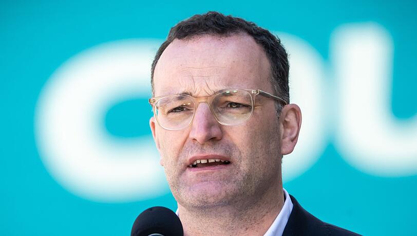 "Es gibt manchmal keine einfache Antwort", sagt Unionsfraktionschef Jens Spahn (CDU) zur Frage, wie seine persönliche Entscheidung und die Positionen seiner Partei zusammenpassen. (Archivbild) "Es gibt manchmal keine einfache Antwort", sagt Unionsfraktionschef Jens Spahn (CDU) zur Frage, wie seine persönliche Entscheidung und die Positionen seiner Partei zusammenpassen. (Archivbild)