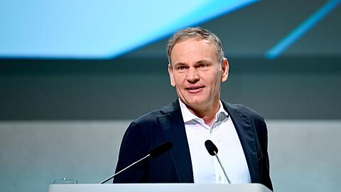 Oliver Blume, Vorstandsvorsitzender der Porsche AG und der Volkswagen AG, spricht bei der Hauptversammlung.