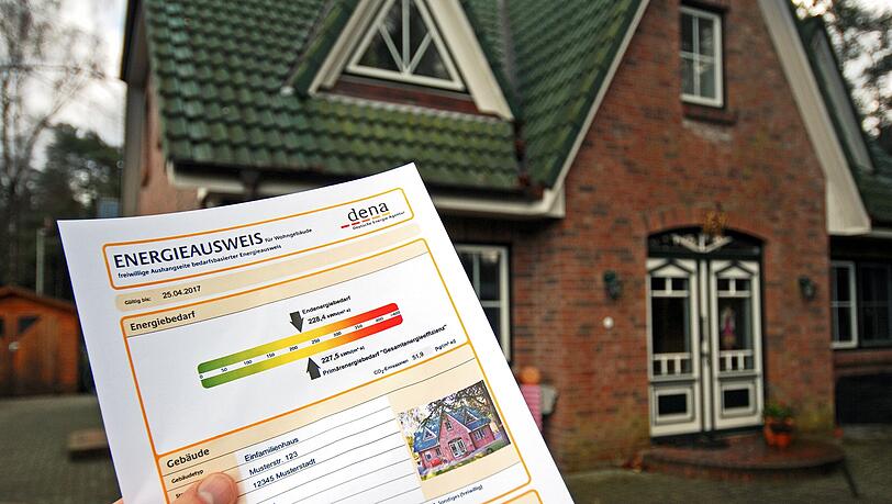 Bei dem - wesentlich aufwändigeren und entsprechend teureren - Bedarfsausweis wird der Energiebedarf des Gebäudes errechnet. Doch das ist laut Haus+Grund gar nicht notwendig! Bei dem - wesentlich aufwändigeren und entsprechend teureren - Bedarfsausweis wird der Energiebedarf des Gebäudes errechnet. Doch das ist laut Haus+Grund gar nicht notwendig!