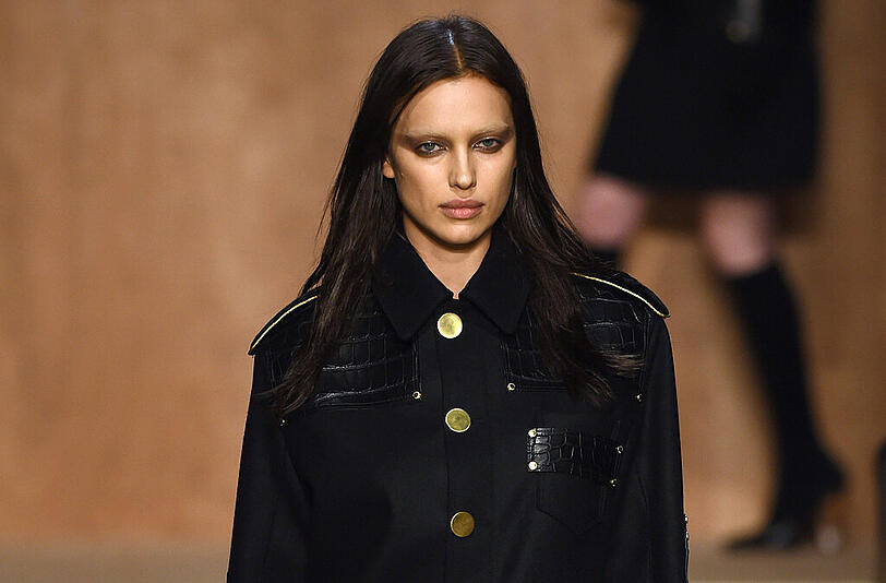 Dunkle Lippen, helle Brauen - die neuen Beauty-Trends der Fashion Week sind absolute Hingucker