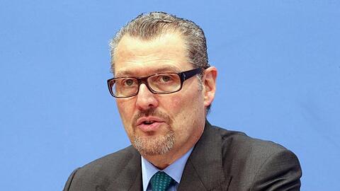 Arbeitgeberpräsident Rainer Dulger fordert, die Betriebsärzte rasch in die Corona-Impfungen einzubeziehen.