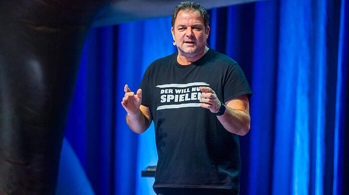 Martin Rütter sorgt sich bei den hohen Sommertemperaturen um Deutschlands Vierbeiner.