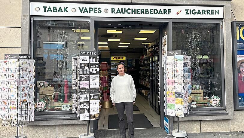 Immerhin: Die Laufkundschaft des "Lelus Kiosk" ist wieder zurück, freut sich Mitarbeiterin Gabriele Markotic. Immerhin: Die Laufkundschaft des "Lelus Kiosk" ist wieder zurück, freut sich Mitarbeiterin Gabriele Markotic.