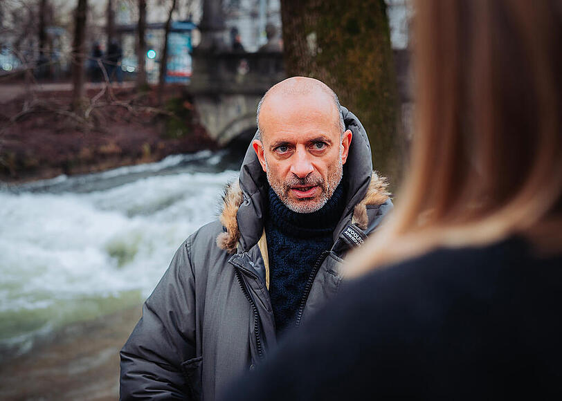 Martin Gr&uuml;n, der Pr&auml;sident des Surf Clubs M&uuml;nchen: "Uns ist wichtig, dass es f&uuml;r Surfer jederzeit einen freien und kostenlosen Zugang zur Eisbachwelle gibt. Und dass die &uuml;ber Jahrzehnte gewachsene Surferkultur erhalten bleibt."