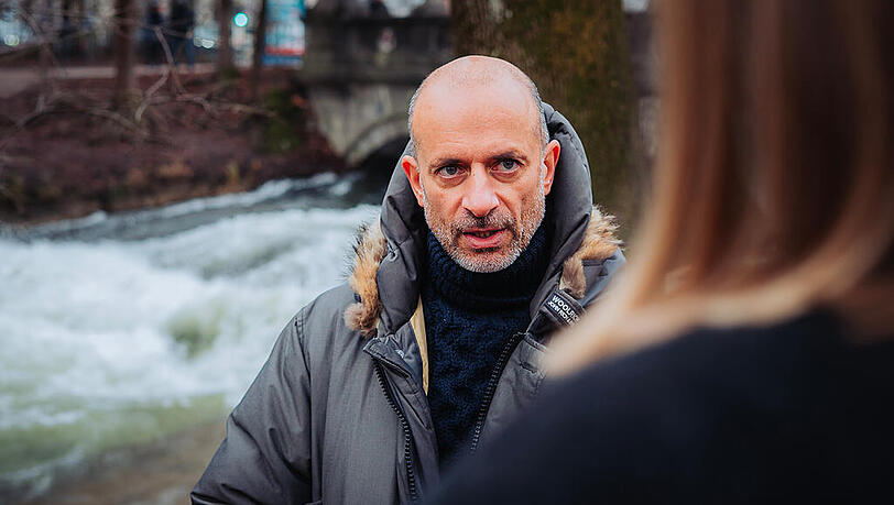 Martin Gr&uuml;n, der Pr&auml;sident des Surf Clubs M&uuml;nchen: "Uns ist wichtig, dass es f&uuml;r Surfer jederzeit einen freien und kostenlosen Zugang zur Eisbachwelle gibt. Und dass die &uuml;ber Jahrzehnte gewachsene Surferkultur erhalten bleibt."