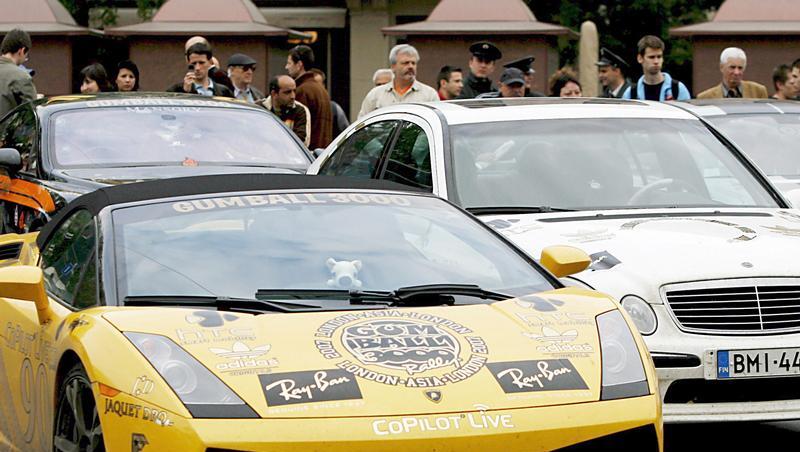Ein Lamborghini Gallardo fuhr 2007 bei der so genannten "Gumball Ralley" mit. Bei illegalen Autorennen reagiert die Polizei äußerst sensibel. Ein Lamborghini Gallardo fuhr 2007 bei der so genannten "Gumball Ralley" mit. Bei illegalen Autorennen reagiert die Polizei äußerst sensibel.
