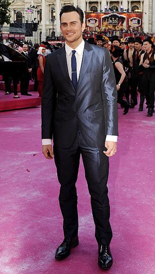 Fast schon zu klassisch, aber deshalb nicht weniger stylisch, erschien US-Musical-Star Cheyenne Jackson.