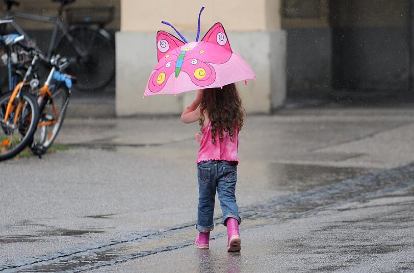 Sommer ist anders: Am Wochenende haben Regenschirme wohl Großeinsatz.