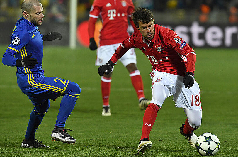 Juan Bernat - Note 3: Beackerte statt Alaba die linke Seite. Kratzte gleich mal einen Ball von der eigenen Torlinie nach der Badstuber/Ulreich-Panne. Klasse Direkt-Abnahme nach Ribery-Durchstecker zum wichtigen 2:2.