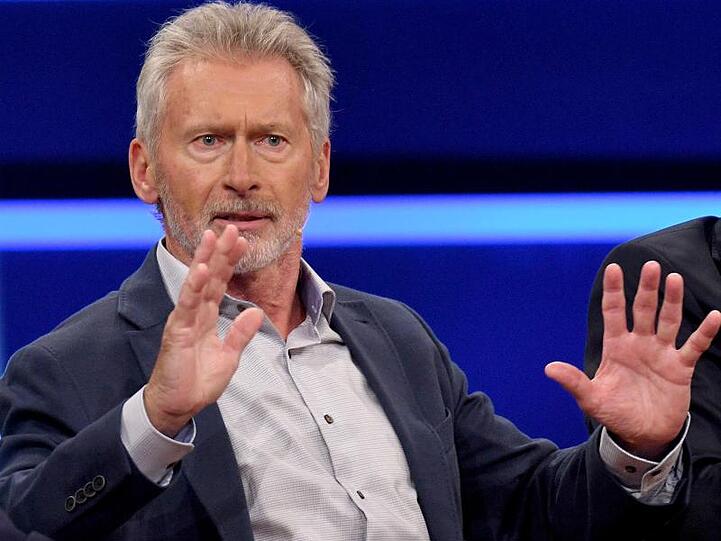 Paul Breitner, ehemaliger Fußballnationalspieler, ist in der ZDF Fernsehshow "Wir lieben Fernsehen" zu Gast. Foto: Henning Kaiser/Archivbild