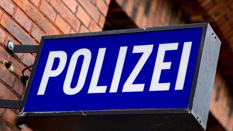 Die Polizei sucht nach Zeugen. (Symbolbild)
