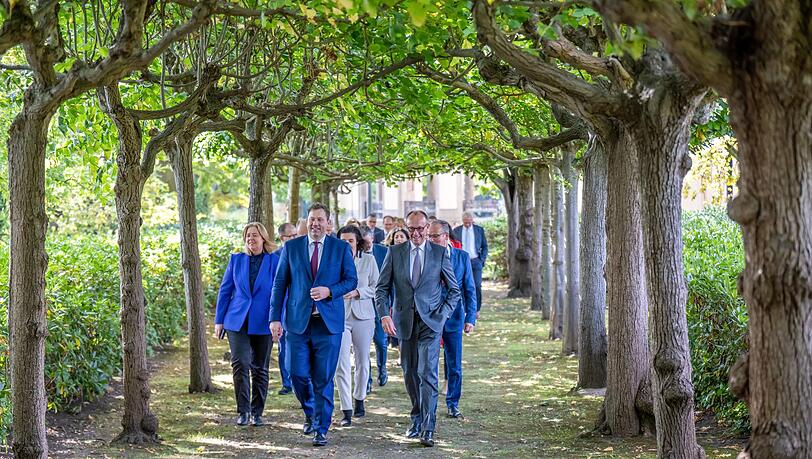 Das Kabinett will die Stimmung in Deutschland drehen. Das Kabinett will die Stimmung in Deutschland drehen.