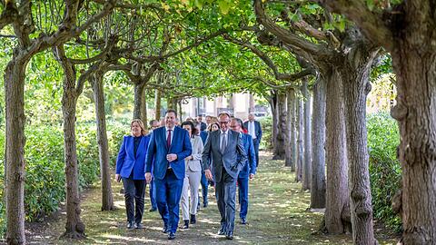 Das Kabinett will die Stimmung in Deutschland drehen. Das Kabinett will die Stimmung in Deutschland drehen.