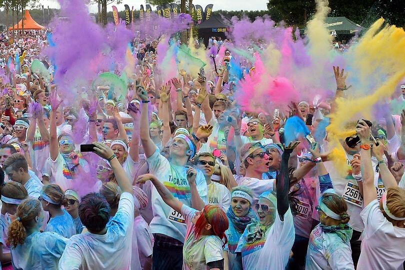 So bunt war der Color Run im Riemer Park. Die Veranstaltung ist umstritten.
