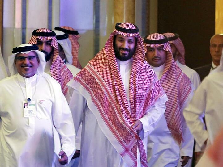 Der in der Khashoggi-Affäre unter Druck geratene saudische Kronprinz Mohammed bin Salman hat den gewaltsamen Tod des Journalisten als "abscheulichen Vorfall" bezeichnet.