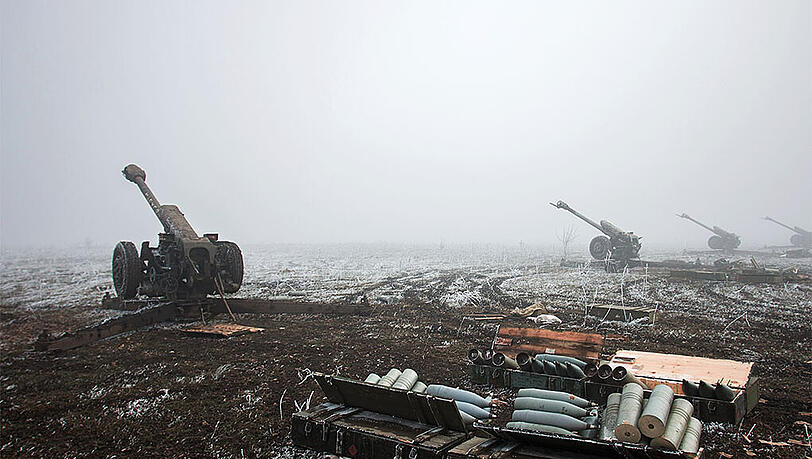 Kämpfe im Osten der Ukraine. Rund 1.000 Kilometer entfernt sollen die ersten US-Soldaten auf ukrainischem Gebiet eigetroffen sein. Kämpfe im Osten der Ukraine. Rund 1.000 Kilometer entfernt sollen die ersten US-Soldaten auf ukrainischem Gebiet eigetroffen sein.
