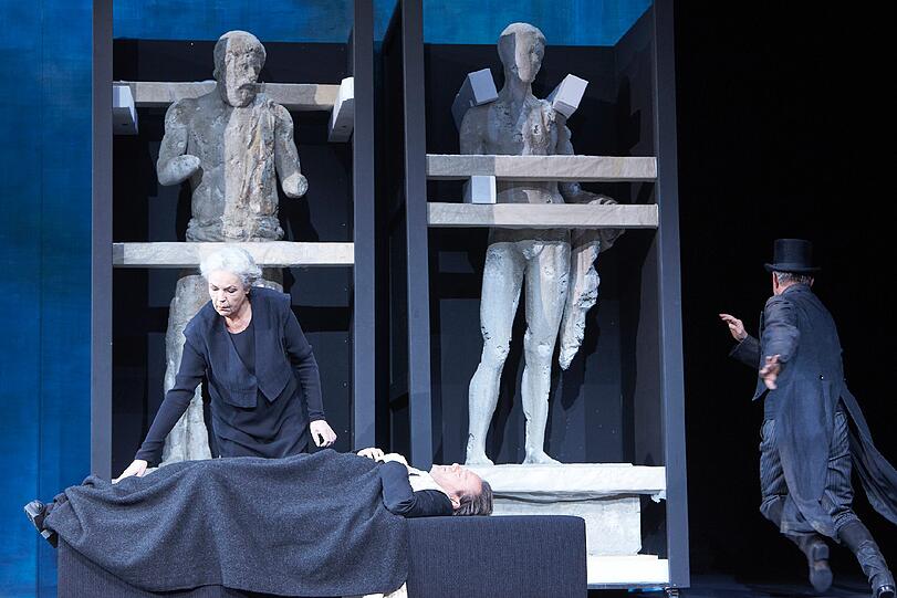 Die "Antigone" von Sophokles im Residenztheater.