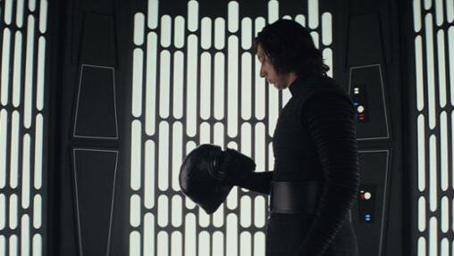 Kylo Ren wirkt in "Episode VIII" weniger lächerlich, ist aber immer noch kein Vader. Kylo Ren wirkt in "Episode VIII" weniger lächerlich, ist aber immer noch kein Vader.