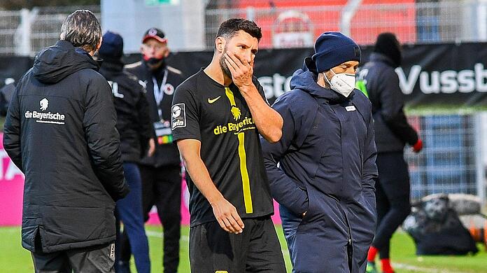 Der Frust sitzt tief bei Stephan Salger und Sport-Boss Günther Gorenzel (r.): Zum wiederholten Mal verspielen die Löwen eine Führung.