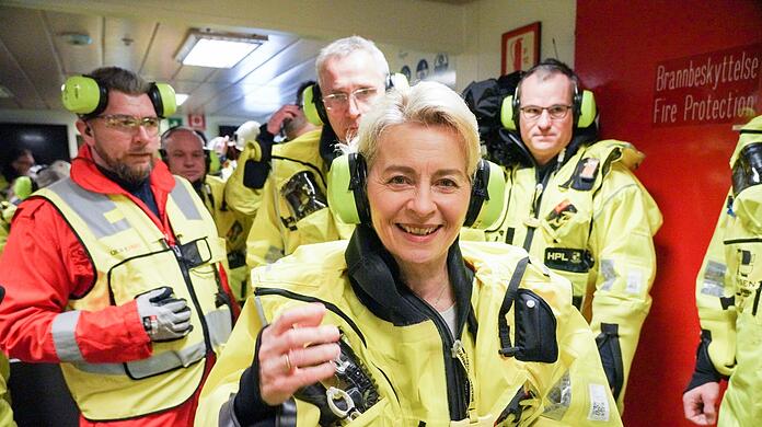 Gemeinsam mit Nato-Generalsekretär Jens Stoltenberg besuchte Ursula von der Leyen eine norwegische Gasförderplattform. Troll A ist die größte Bohrinsel der Erde.