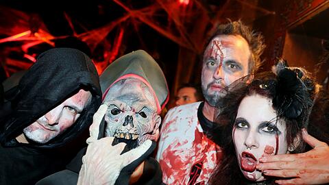 Wilde Kost&uuml;me, gruselige Wunden, spitze Z&auml;hne: So wild feierte M&uuml;nchen schon vor Jahren Halloween. Auch heuer gibt es viele Partys. (Archiv)