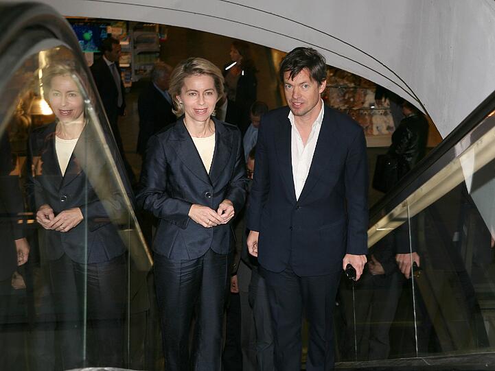 Ursula von der Leyen und Karstadt-Investor Nicolas Berggruen im September 2010. Foto: Stephanie Pilick/Archiv