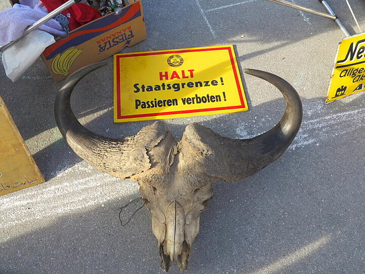Kram und Kurioses: So sah es am Freitag auf der Theresienwiese aus.