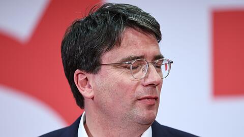 Florian von Brunn, Spitzenkandidat der SPD, reagiert bei der Wahlparty.
