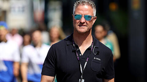 Ralf Schumacher enttarnt einen Dieb in der Lounge seines eigenen Hotels in Südafrika.