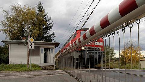 Die S-Bahn kam rechtzeitig zum Stehen und verfehlte den Mann laut Bundespolizei nur knapp.(Archivbild)