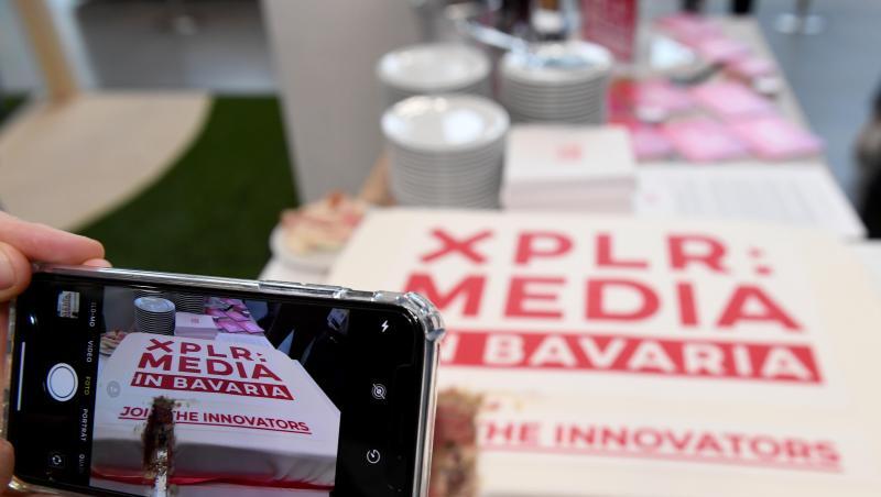 In der Messe München ist Kuchen mit einem Logo mit der Aufschrift "XPLR: Media in Bavaria" zu sehen. Foto: Felix Hörhager/dpa/Archivbild In der Messe München ist Kuchen mit einem Logo mit der Aufschrift "XPLR: Media in Bavaria" zu sehen. Foto: Felix Hörhager/dpa/Archivbild