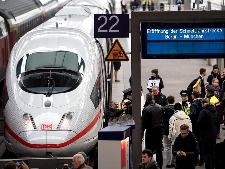 Die Deutsche Bahn nahm den Linienverkehr über die Schnellfahrstrecke am 10. Dezember 2017 auf.