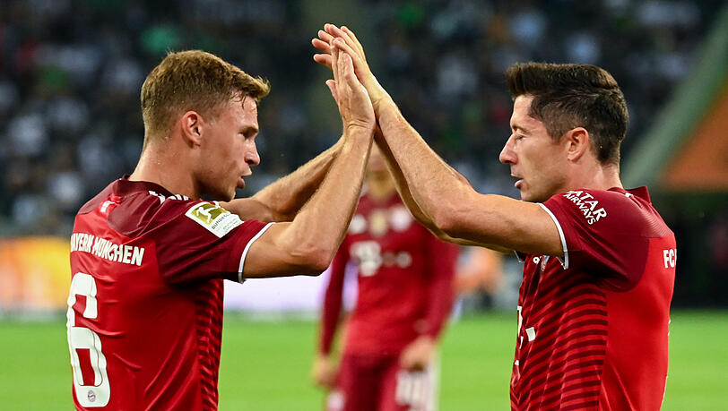 "Am Ende des Tages ist es so im Fußball, dass Spieler kommen und gehen", sagt Kimmich (l.) über den Abgang von Lewandowski.