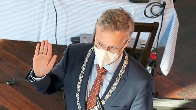 Georg Dunkel wird vereidigt.